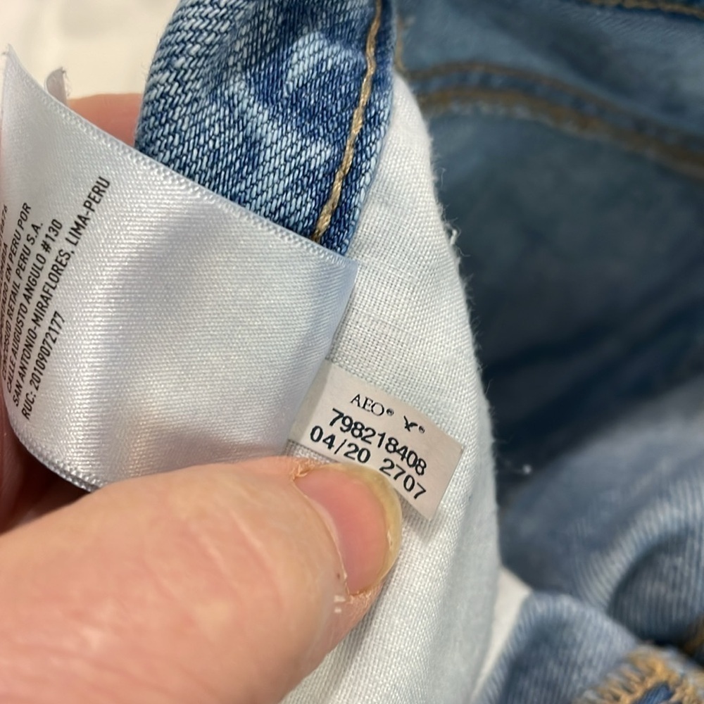 American Eagle | 90’s Boyfriend | High-Waisted | Worn Wash | Denim Jean | Size 2 - Picture 13 of 16